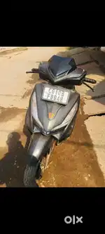 One hand used