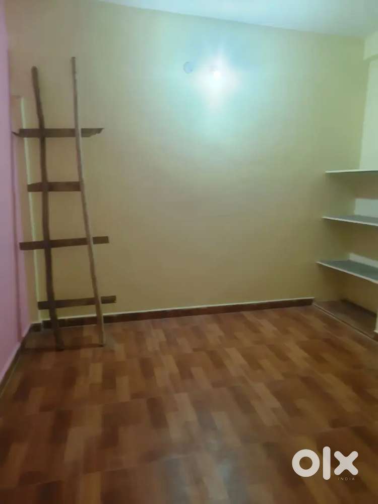 Kiraye se room dena hai