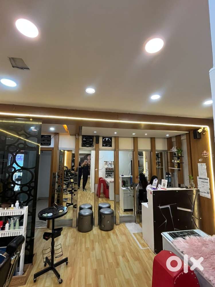 Unisex salon for sale