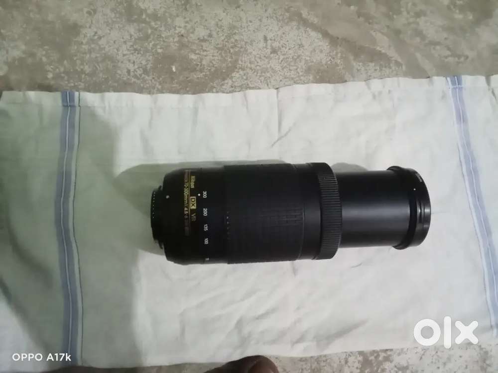 Nikon lens 70--300 zoom