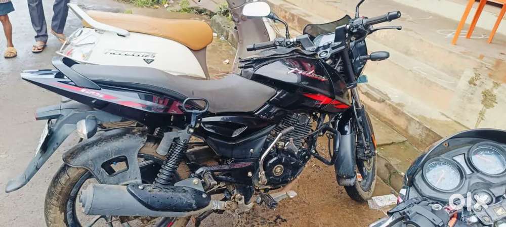 Bajaj pulsar 125 cc new bike 2023 September month 19800 klm done
