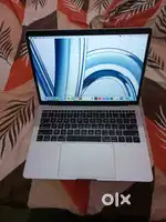 Macbook pro 2017 i5 256gb super mint condition no dent top notch