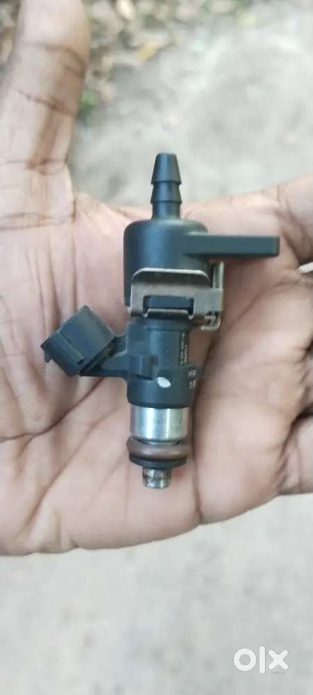 Pulser RS200.fuel injector