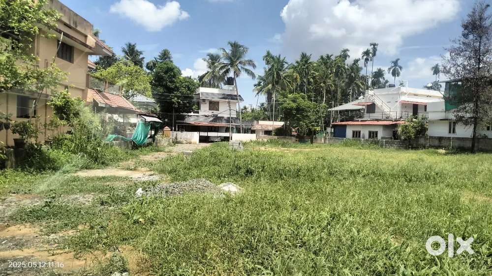 Thripunithura Thiruvankulam bavens school area 7 cent plot for sale