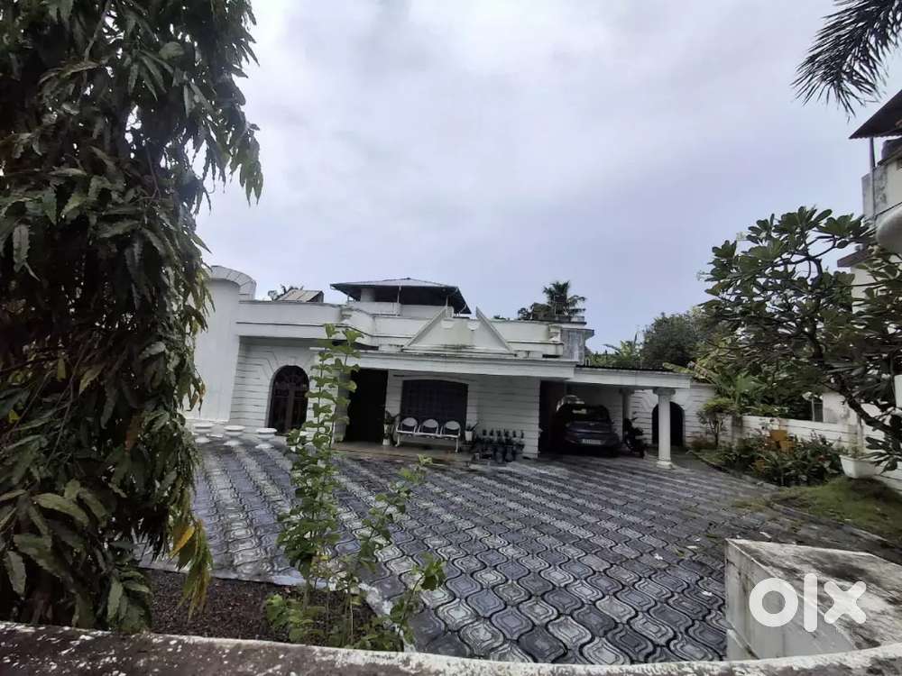 Independent house for resale at Palarivattom near South janatha road