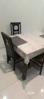 Dining table 4 seater 5 yrs aold saag wod and glass