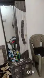 Full size bed, Wardrobe, Dressing table, Tipoi