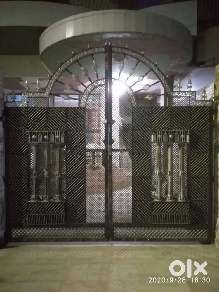 Iron maharaja gate