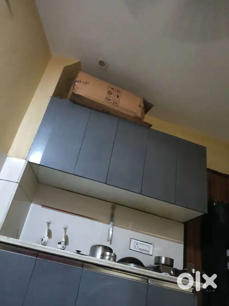 Room on rent a available  with broker charges