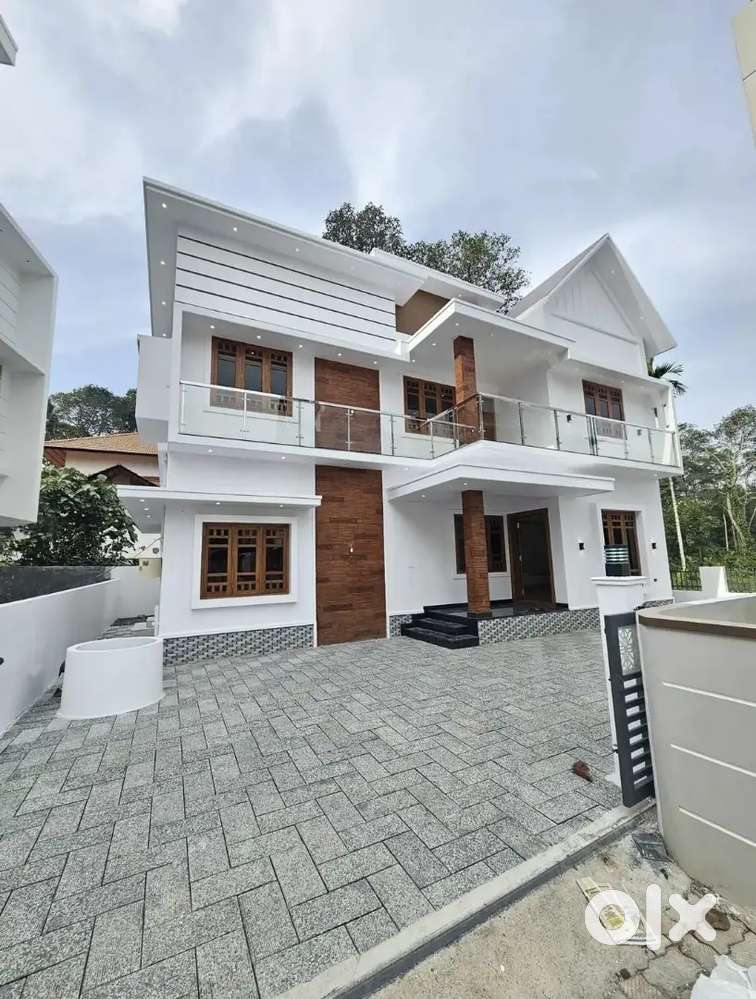 5.5CENT 4BHK KAKKANAD PALLIKKARA NEW HOUSE