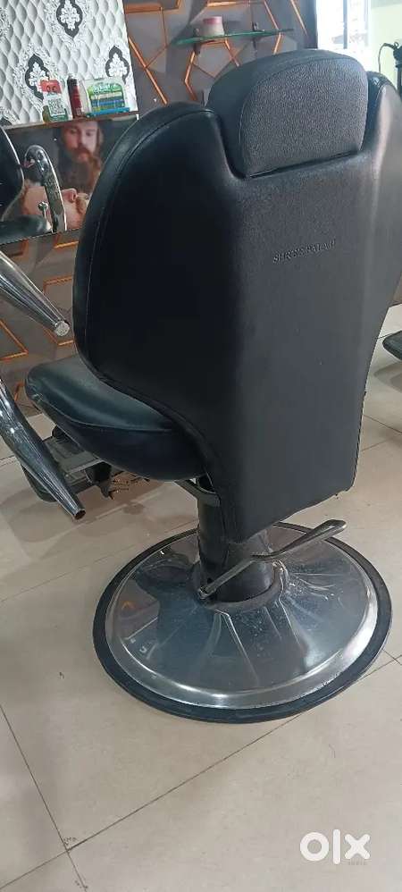 Salon chair