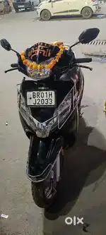 Activa 125 abhi 2 saal nhi hua h fully new condition me h all paper ok