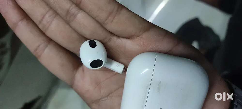 APPLE AIRPODS 3rd GEN Only case in working condition No bill, Box,buds