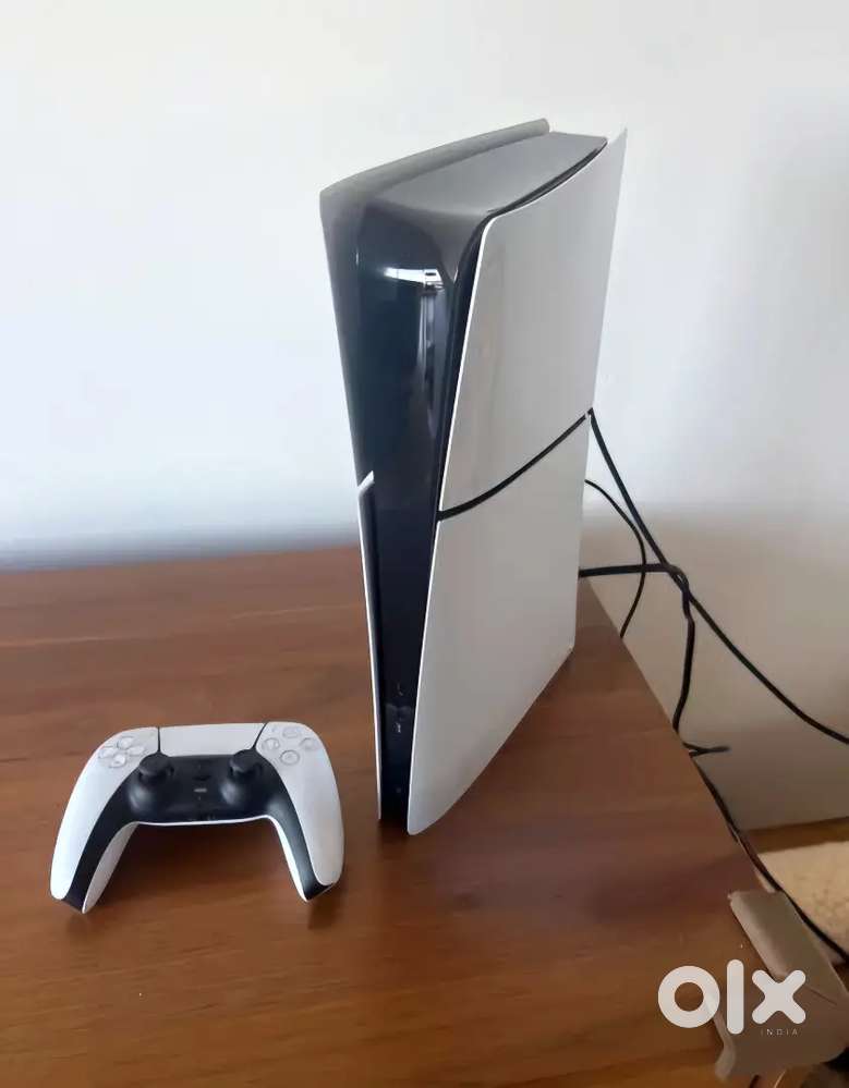 PS5 DIGITAL EDITION (2 MONTHS USED) PERFECT NEW CONDTION