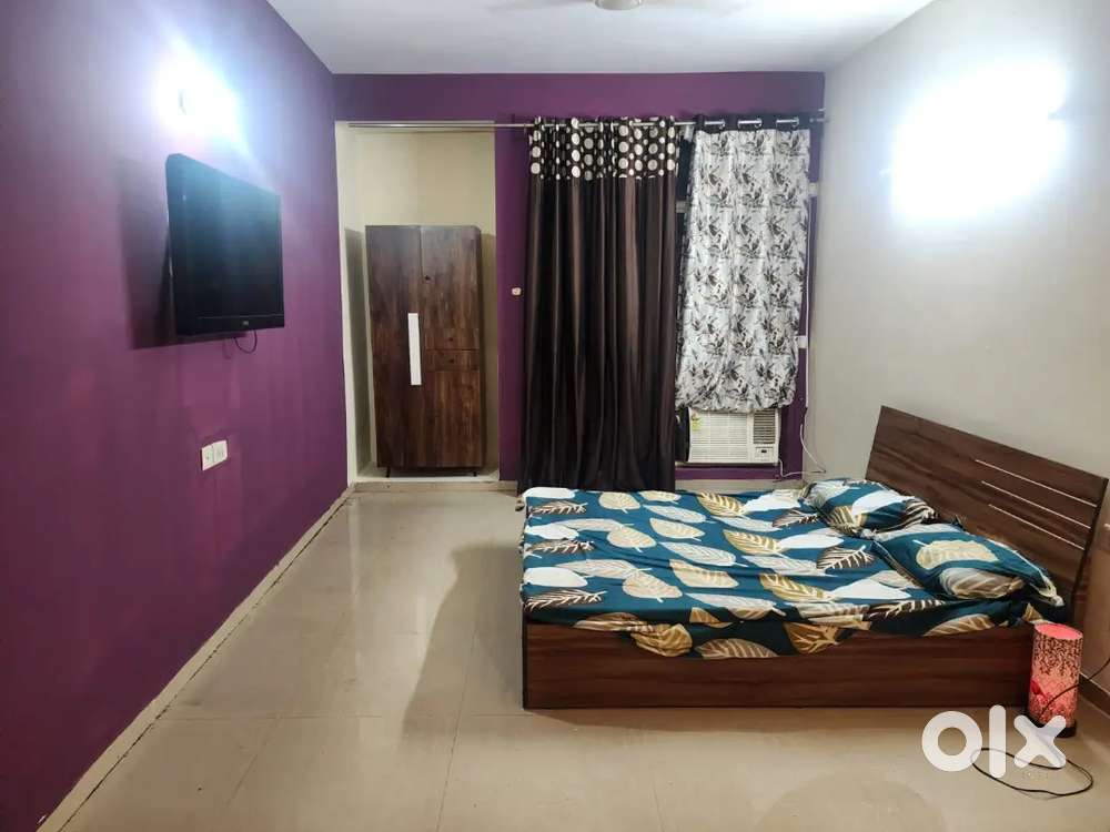 2bhk fully furnished flat omaxe R1 gomti nagar vistar near ekana Lko.