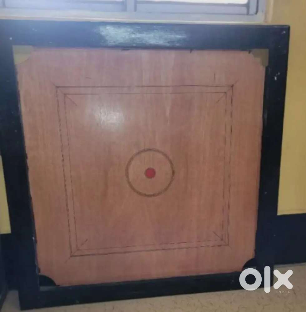 Carrom board