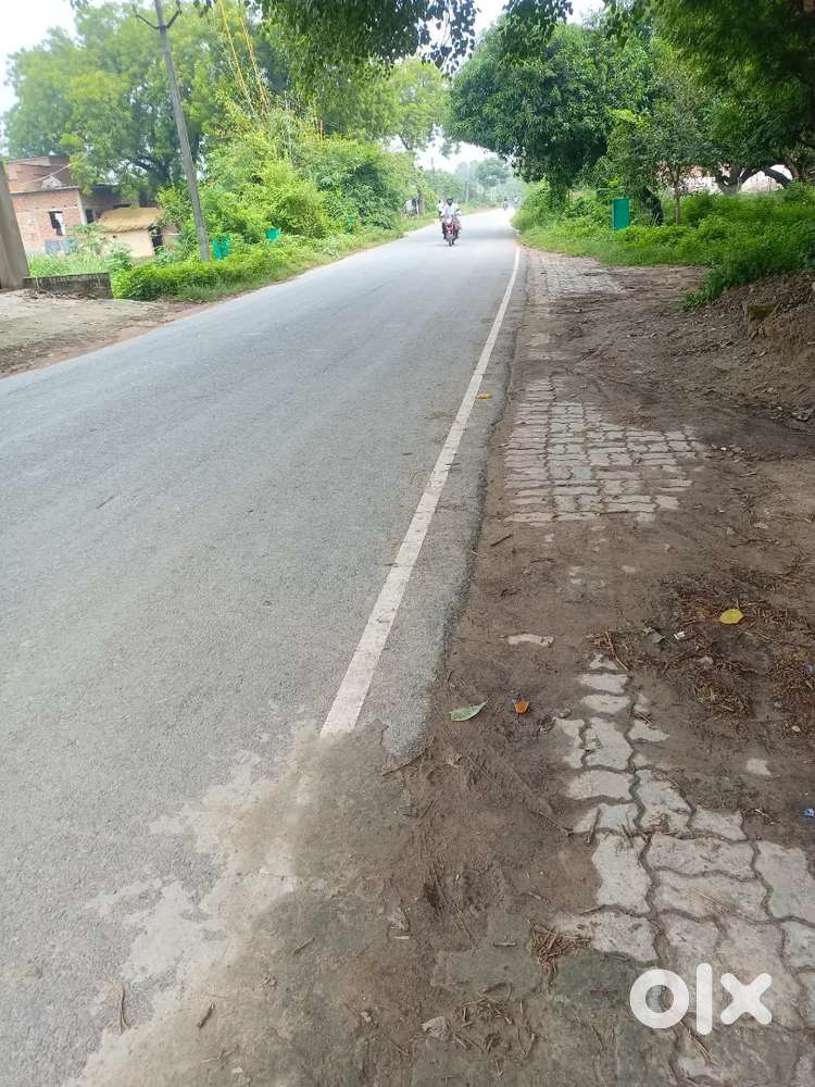 हरहुआ रामेश्वर पंचकोसी रोड से 50 मीटर अंदर
