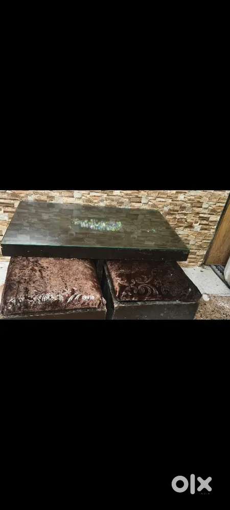 Centre table with two seats