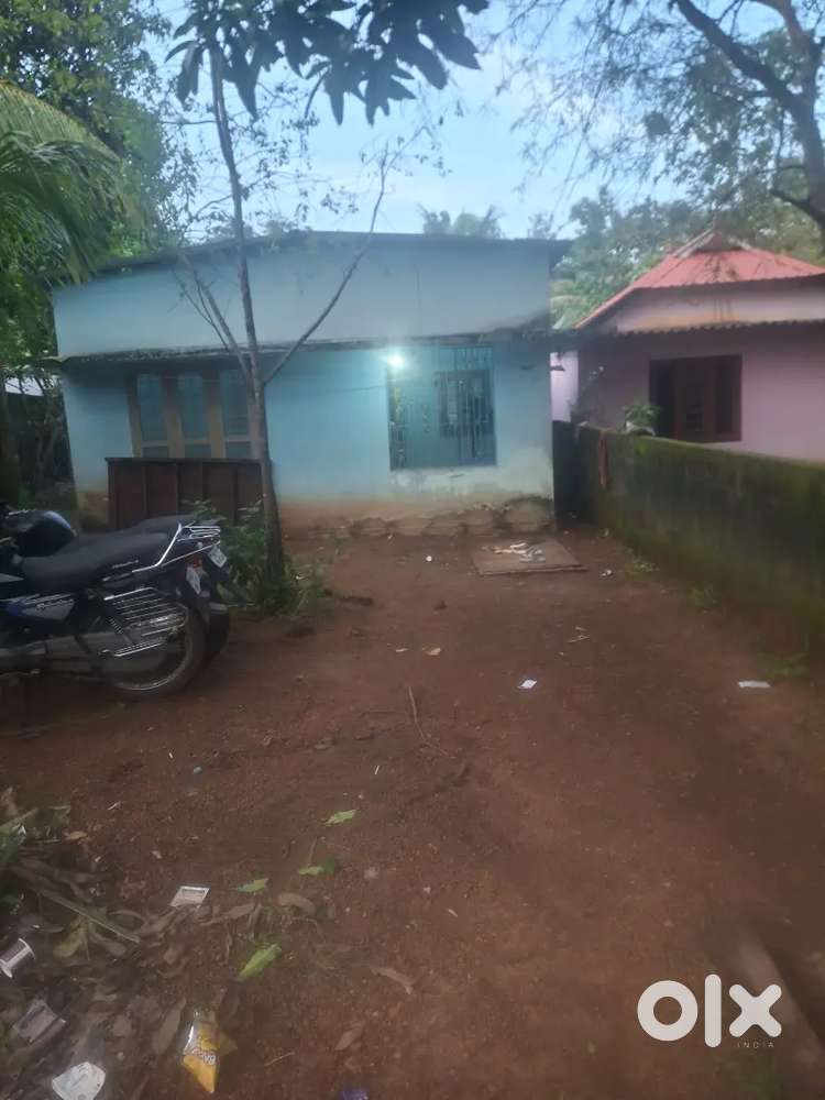 3049 sq land with house