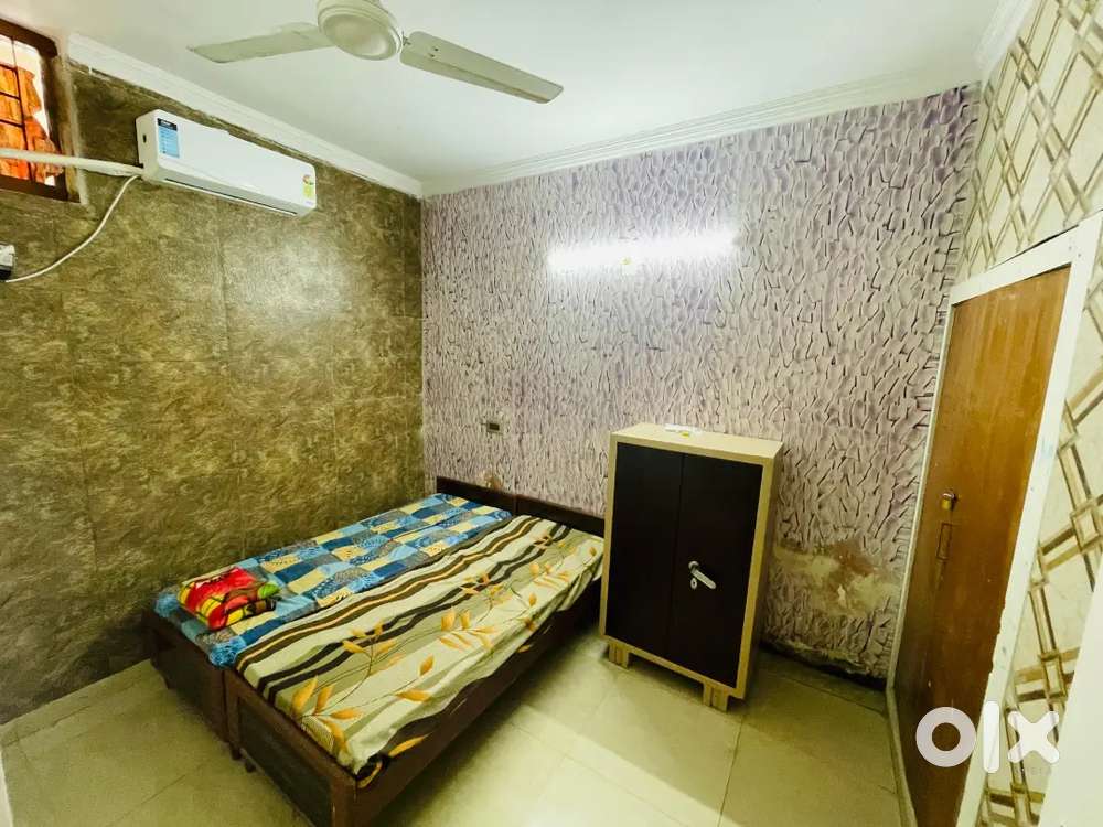 ( NEW 2 SHARING P.G WITH FOOD ) FOR ( GIRLS/ BOYS ) IN PHASE 7 MOHALI)