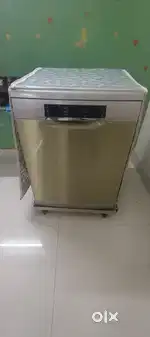 Dish washer
