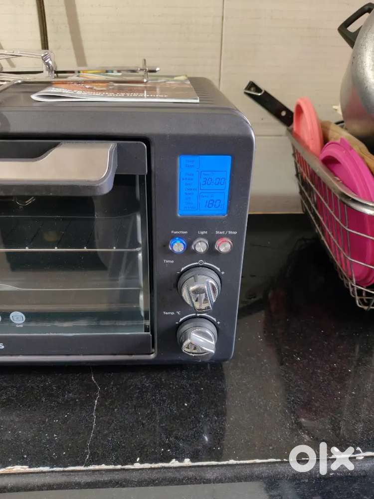 A 25 litre Philips OTG
