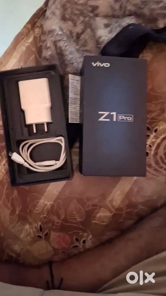 Vivo Z1 Pro good condition box charger original