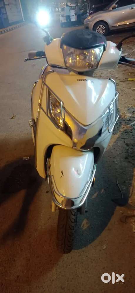 Activa 125 disc brake tubeless scooty for sale