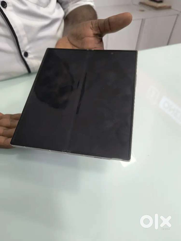 Samsung fold 6 in new condition warranty period scratchless 2month old