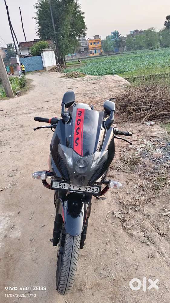 Pulsar 220 F