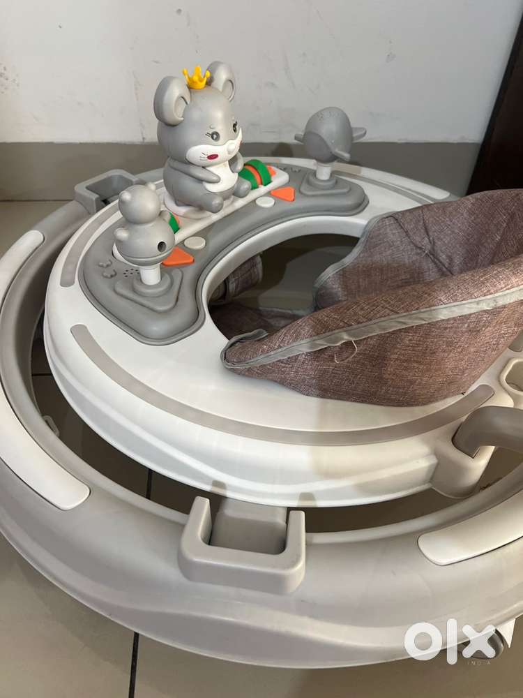 Foldable walker for Babies