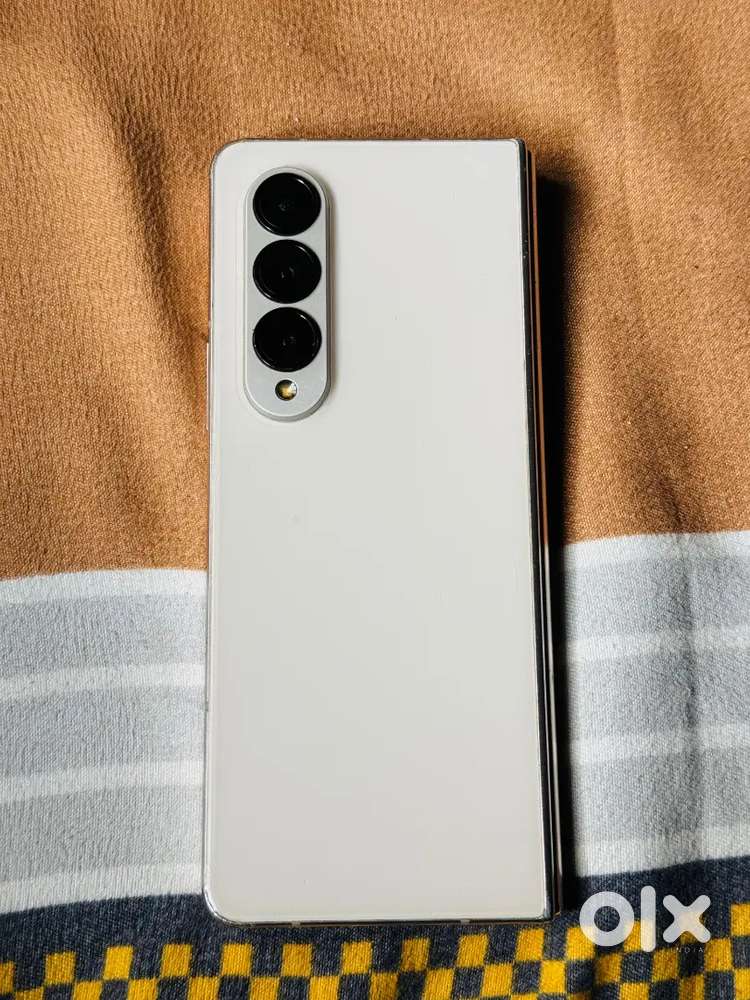 Samsung fold 4 rose gold colour