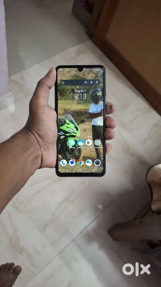 I qoo Z6pro 5g 8gb ram 128 GB ROM store upto3000 photos Battery 4700
