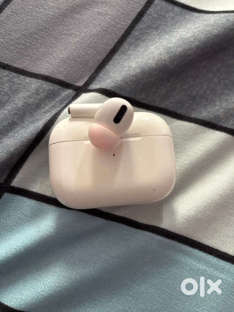 Apple airpods pro with cable