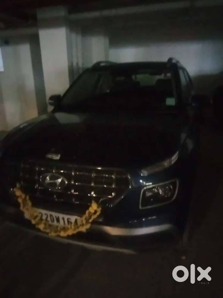 Hyundai Venue 2022 Diesel 7500 Km Driven