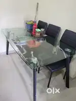 6 Seater dining table with 6 chairs in mint condition