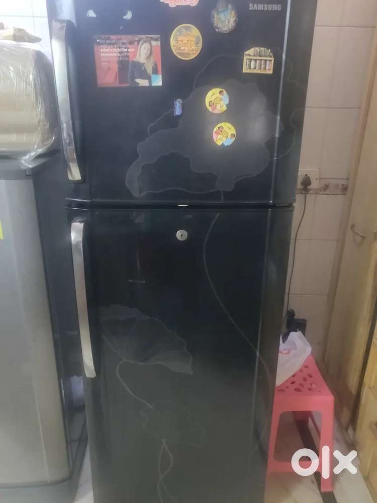 Samsung make double door Fridge in running condition. Mint condition.
