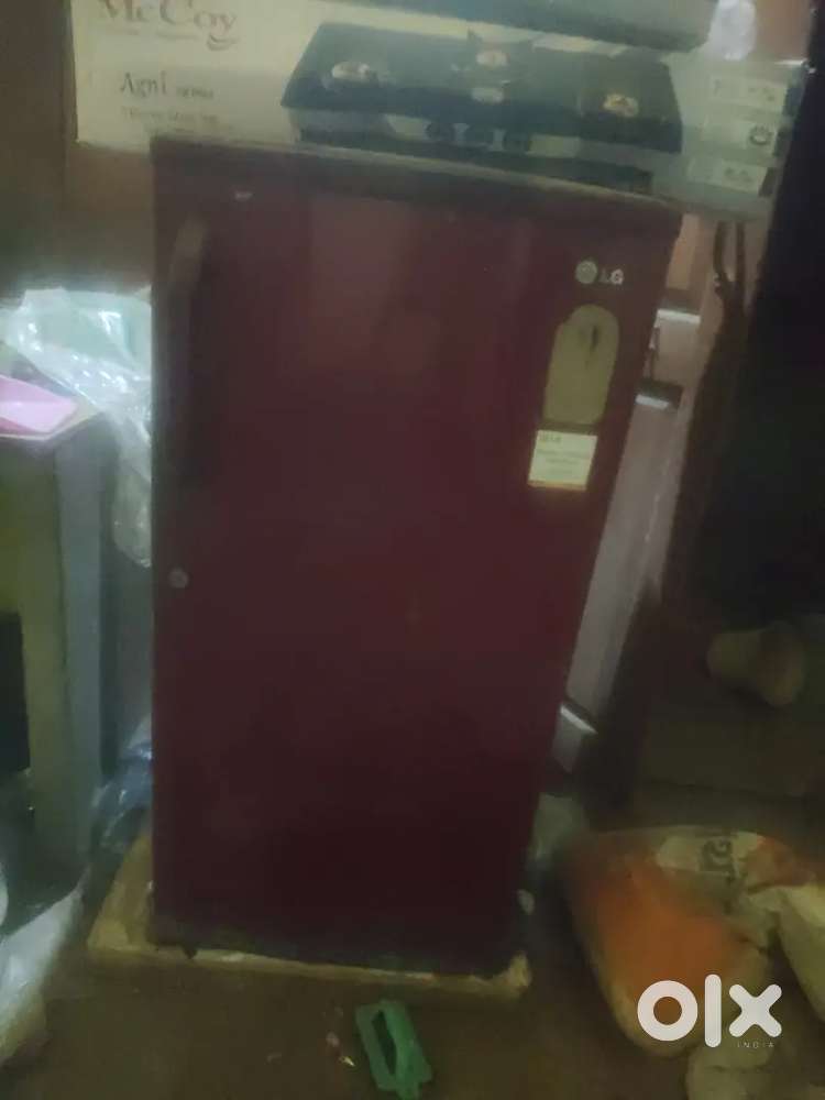 Single door fridge in running condition