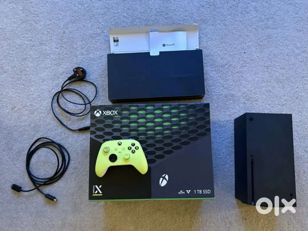 Xbox Series X 1TB Black. everything included