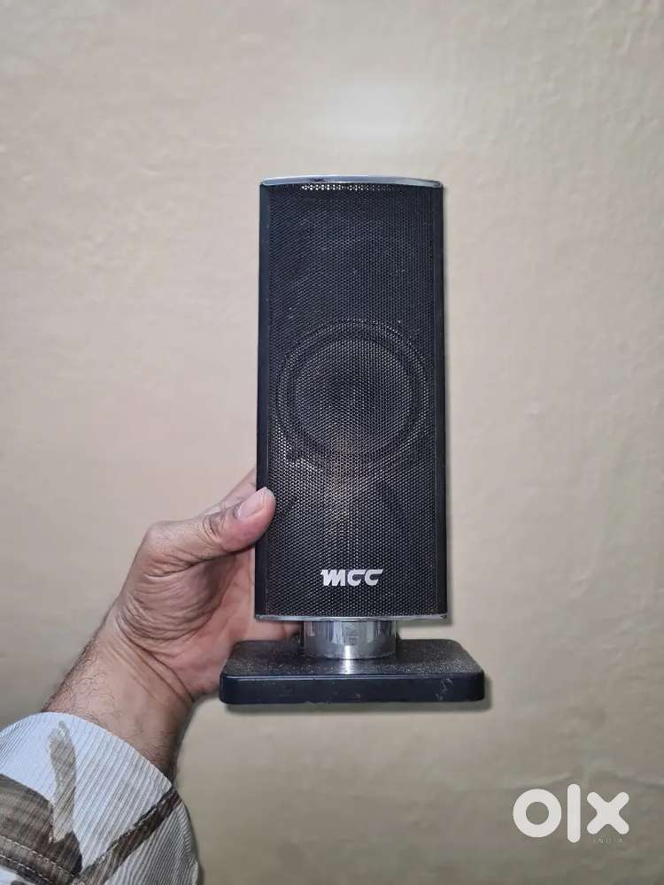 Speakers suitable for desktop or laptop