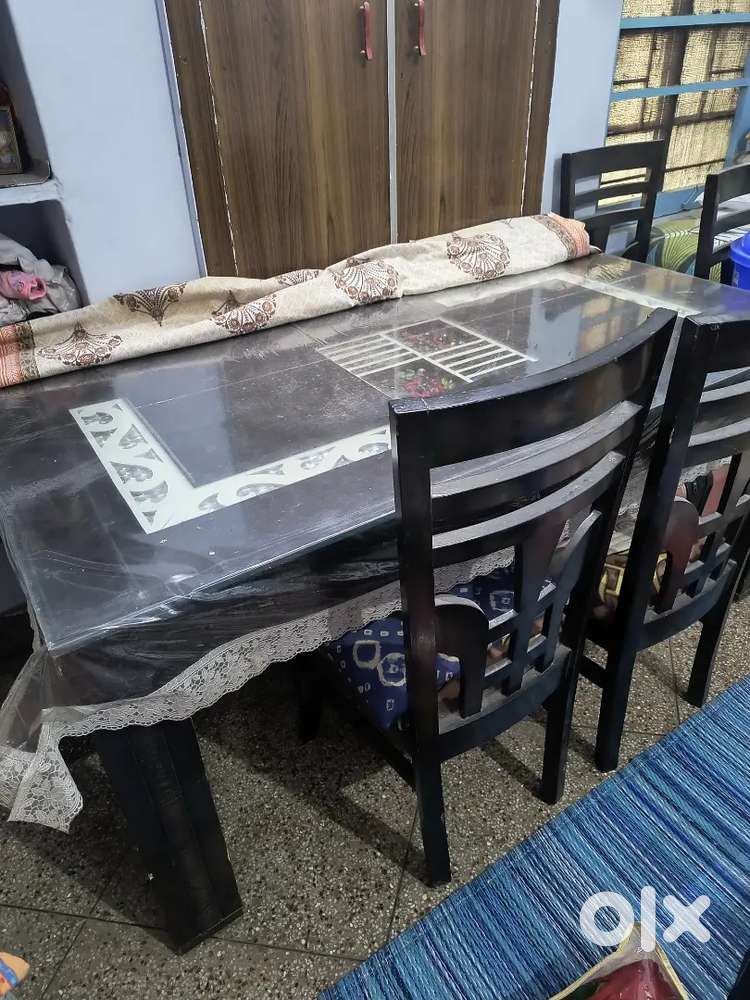 Dining. Table with 6 seating