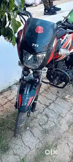 Badhiya gadi Hai ek hath ki hai jisko chahie to Le sakta hai paise ki