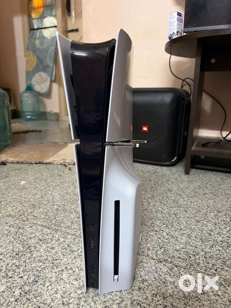 Play station 5 slim disc edition rarley used