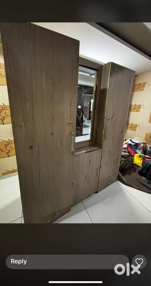 Wadroab brown colour