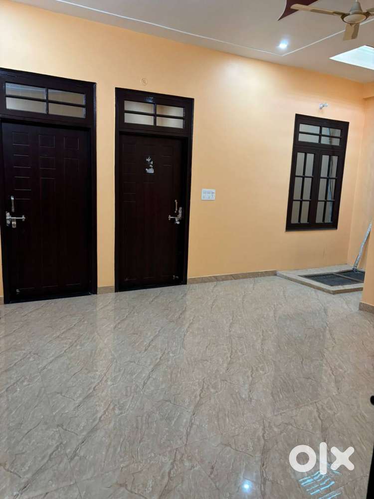 2bhk room is available near sgpgi