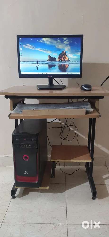 “High-performance PC at a low price! Windows 10, 4GB RAM + PC Table!”