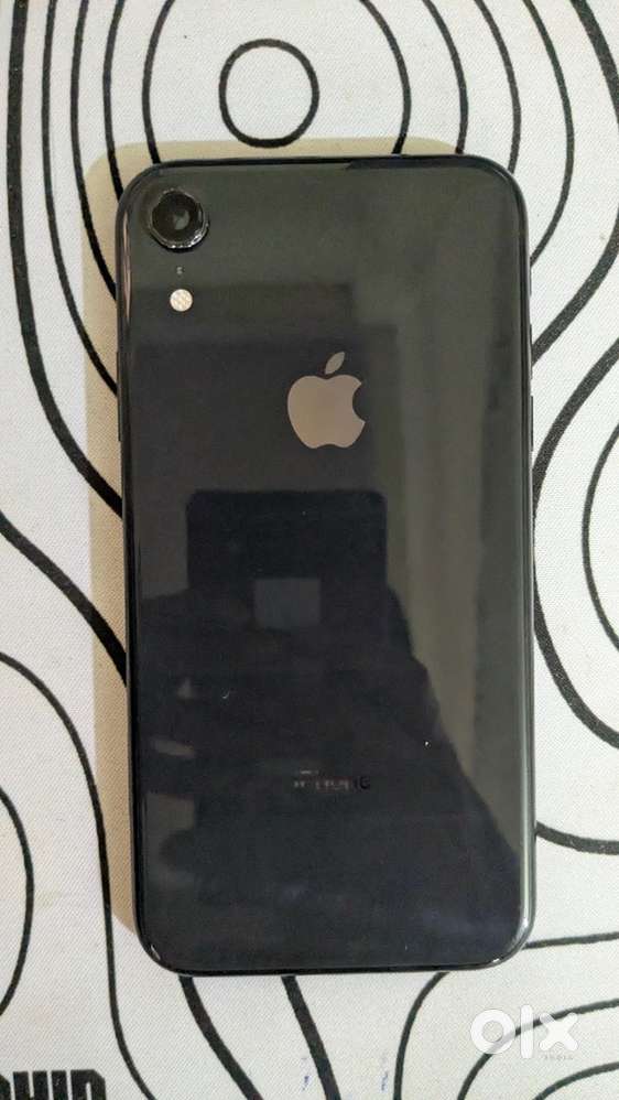 I PHONE XR mobile phone very good condition