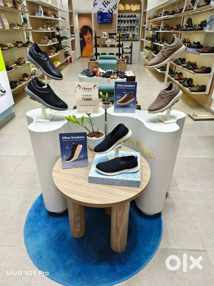 Salesperson for hush puppies