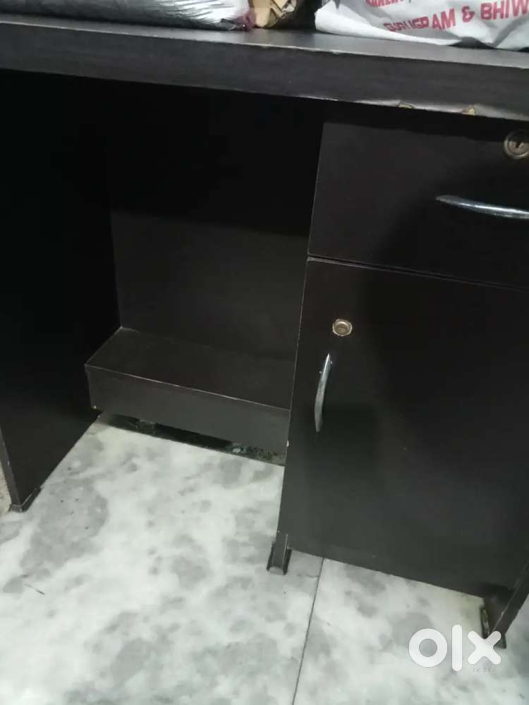 Nice looking computer table