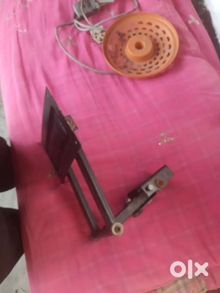 Corner Rotating TV Holder
